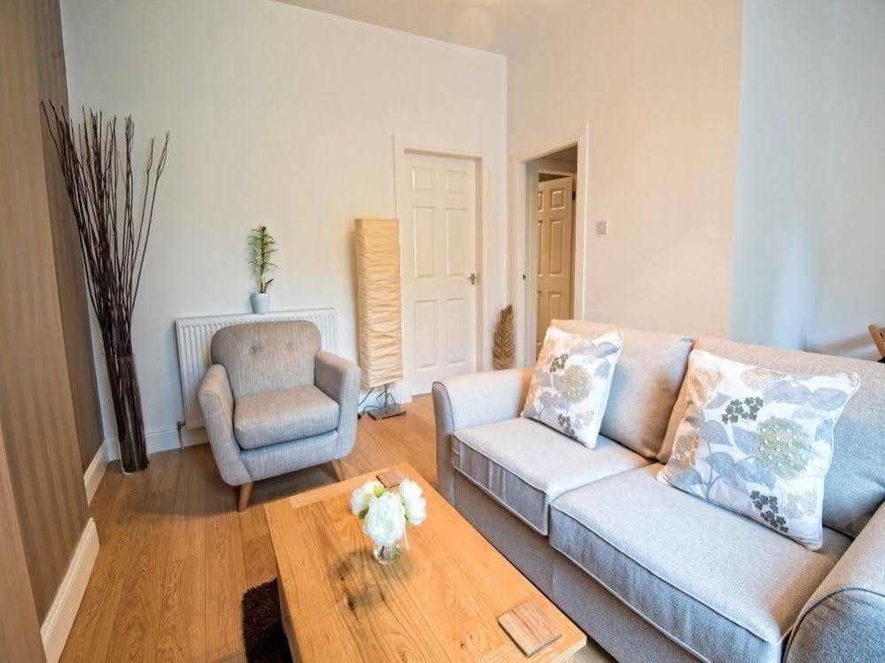 Carmel Apartments Falkirk Bagian luar foto